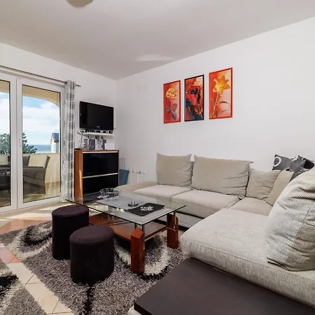 Ines شقة دْغاماي