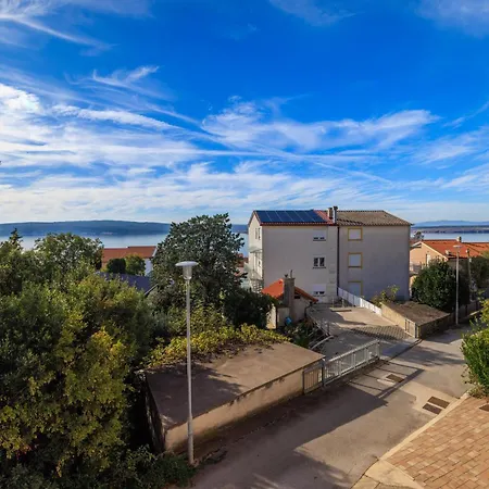 Ines شقة دْغاماي